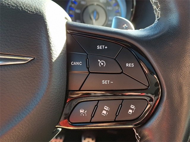 Used 2023 Chrysler 300 C image 22