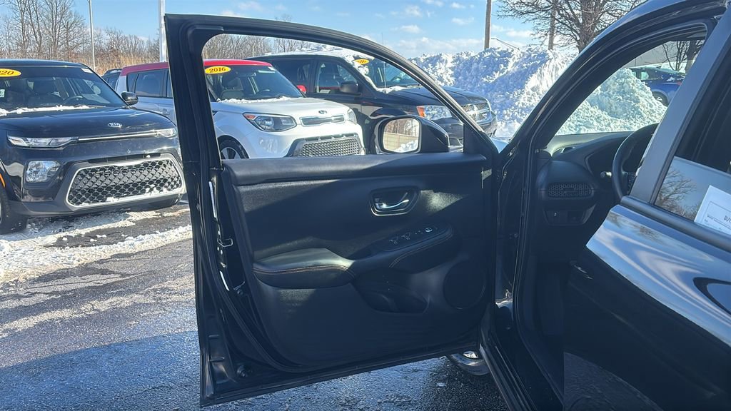 Used 2023 Honda HR-V Sport image 11