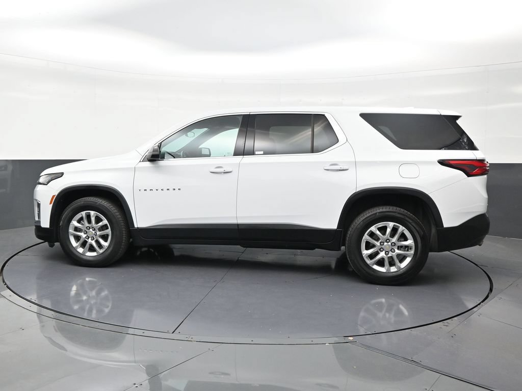 Used 2023 Chevrolet Traverse LS FWD image 2