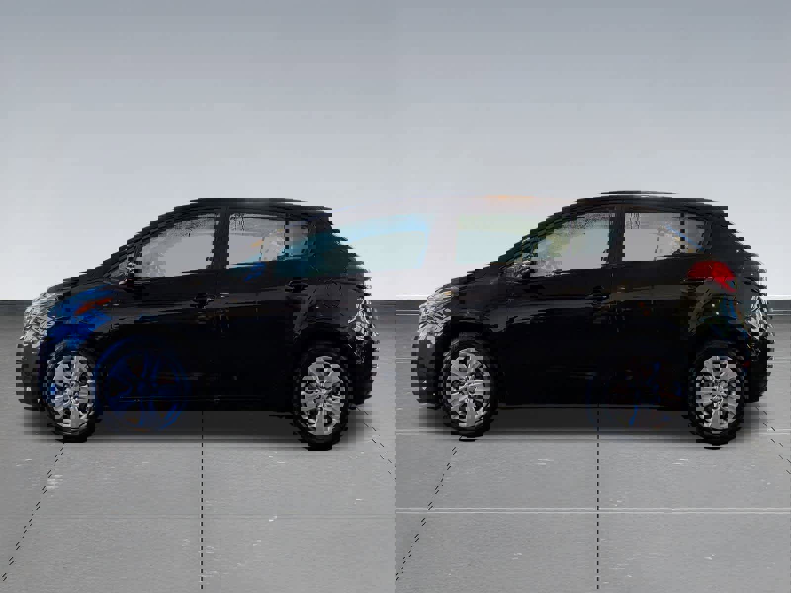 Used 2017 Kia Forte LX image 3