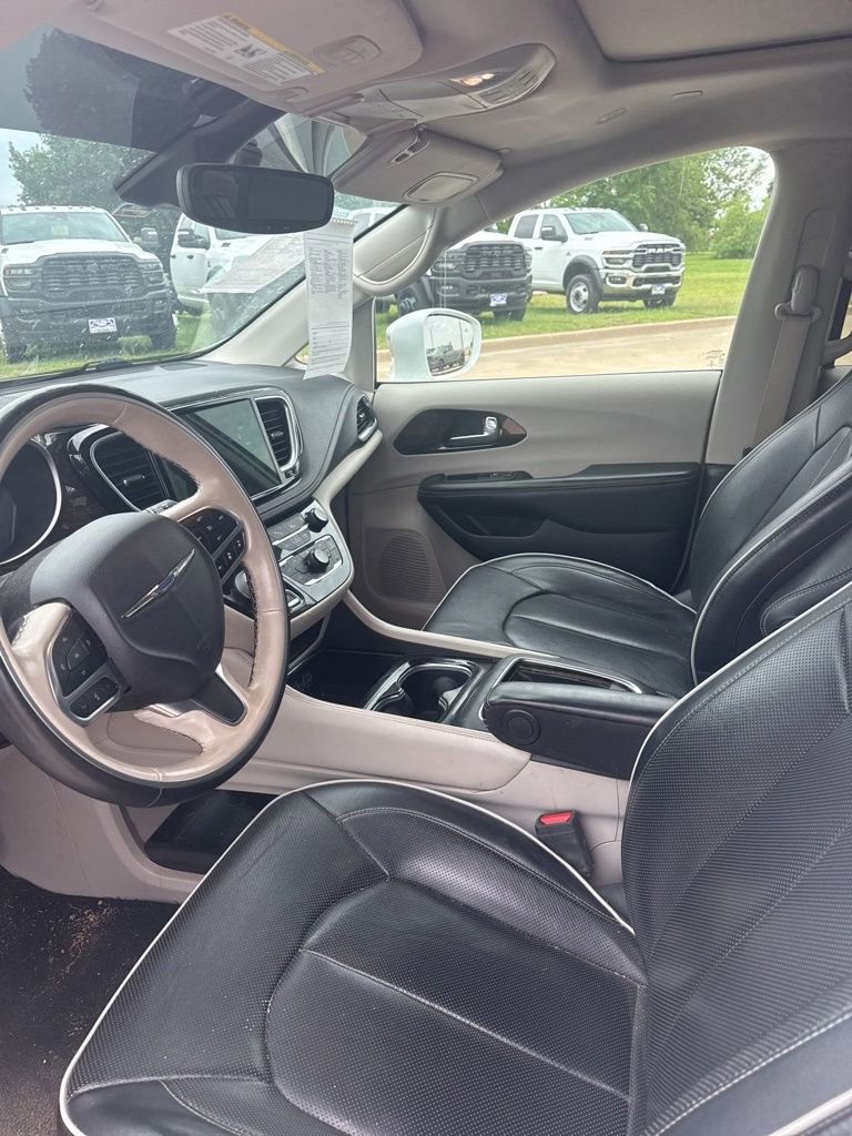 Used 2021 Chrysler Pacifica Limited AWD/4WD image 9
