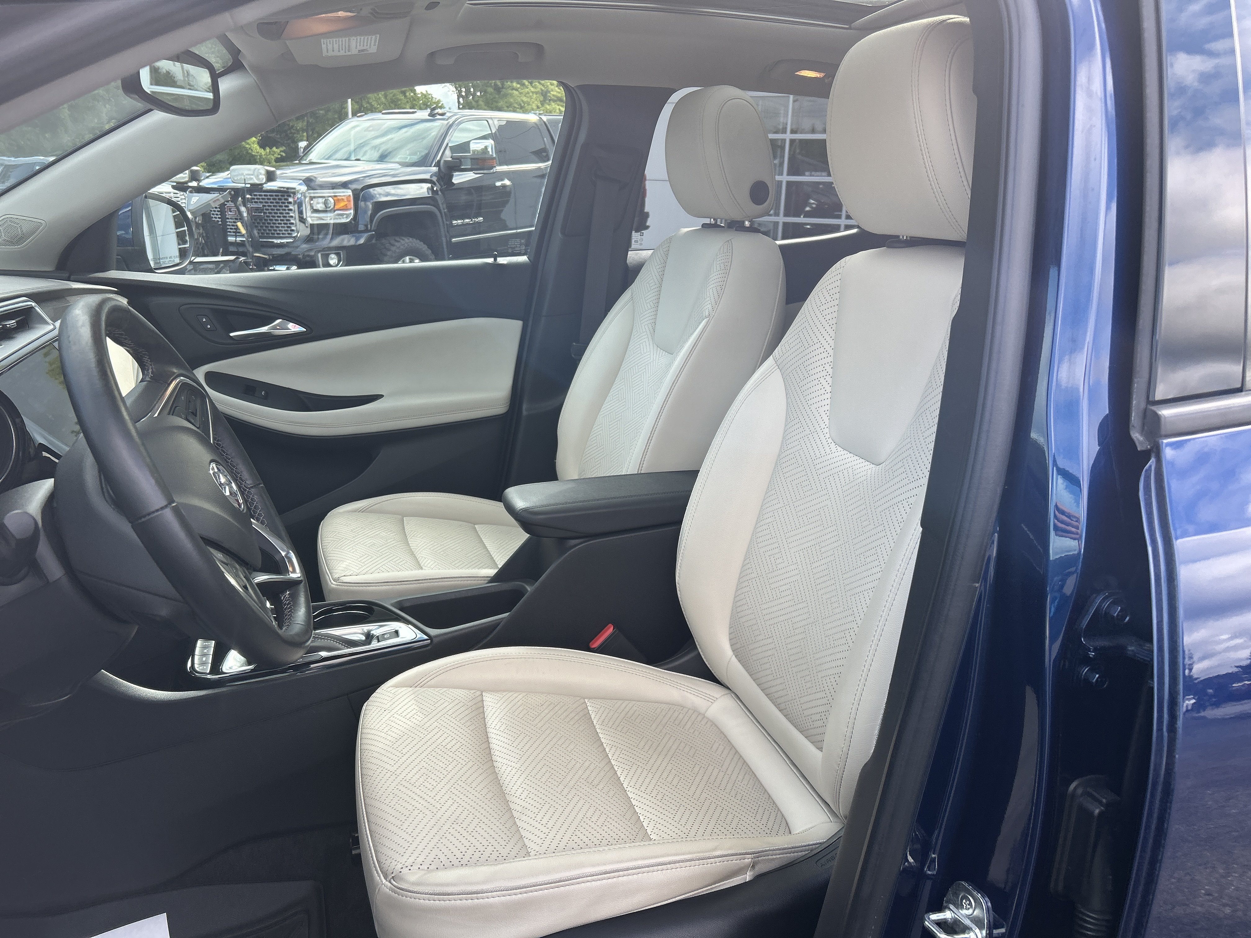 Used 2022 Buick Encore GX Essence w/ Advanced Technology Package AWD/4WD image 18