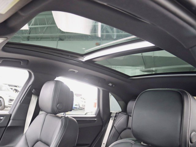 Used 2023 Porsche Macan image 26