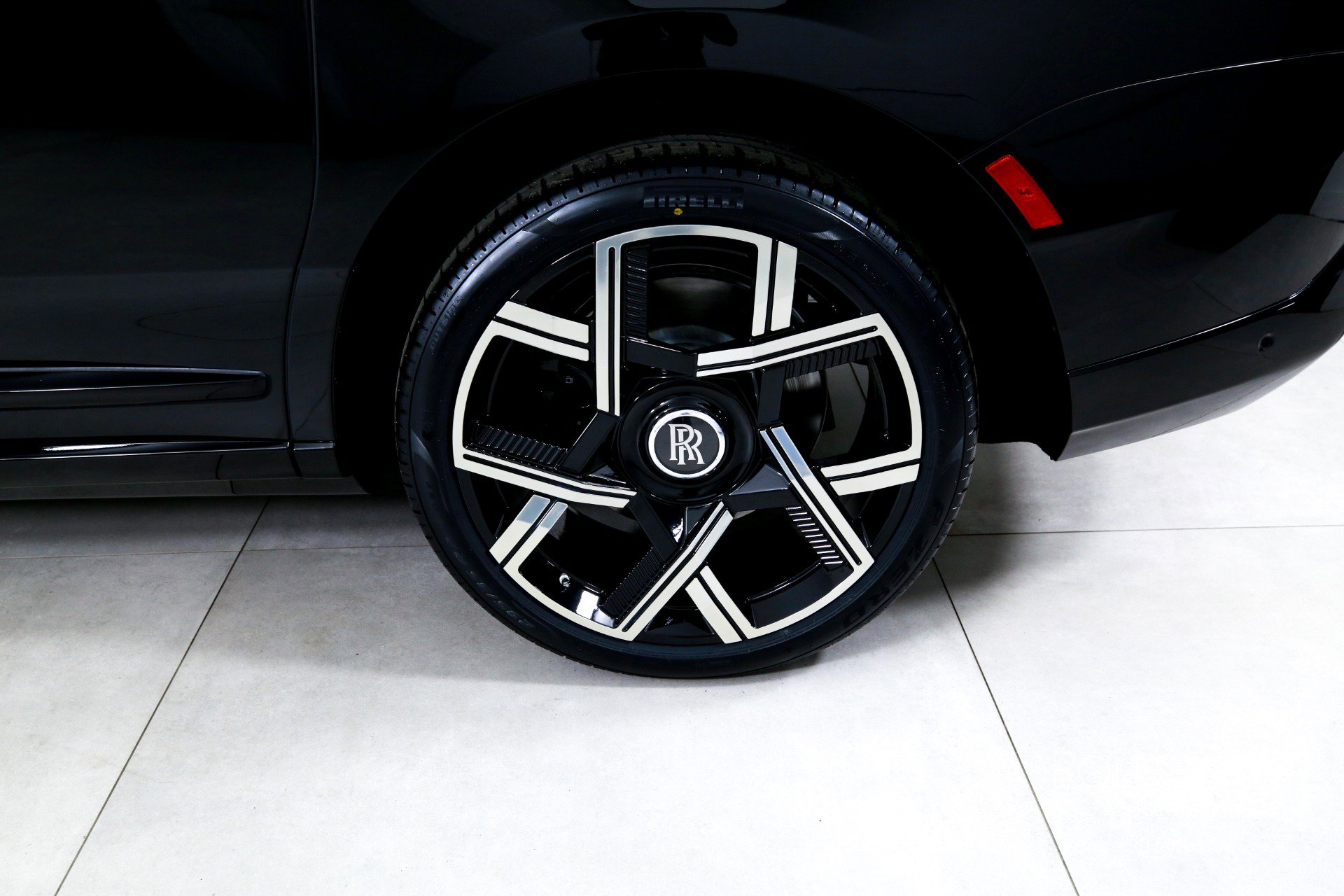 New 2026 Rolls-Royce Cullinan Black Badge image 43