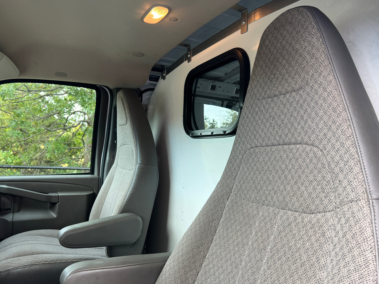 Used 2018 Chevrolet Express 2500 image 17