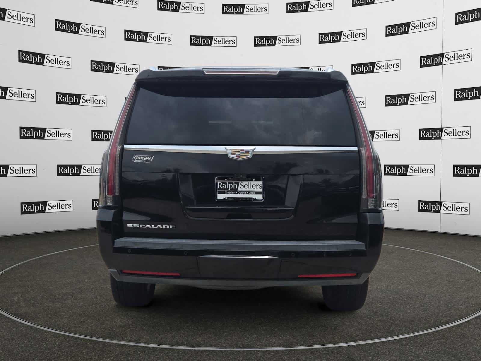 Used 2018 Cadillac Escalade Luxury AWD/4WD image 5