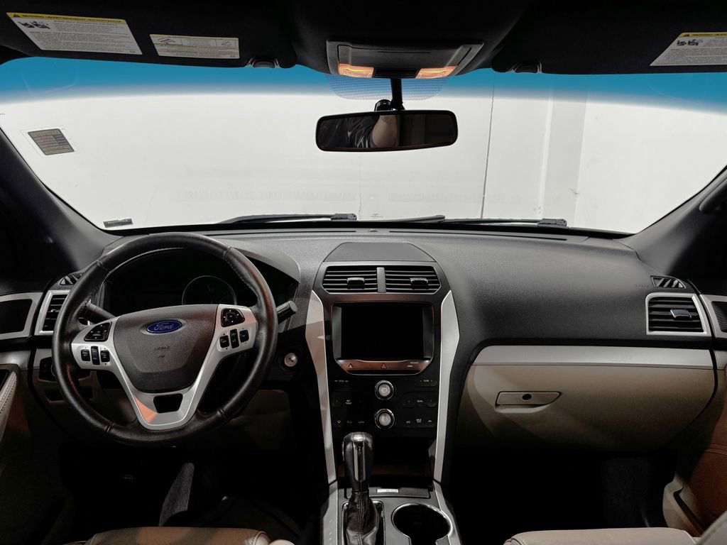 Used 2015 Ford Explorer XLT w/ Equipment Group 202B image 2
