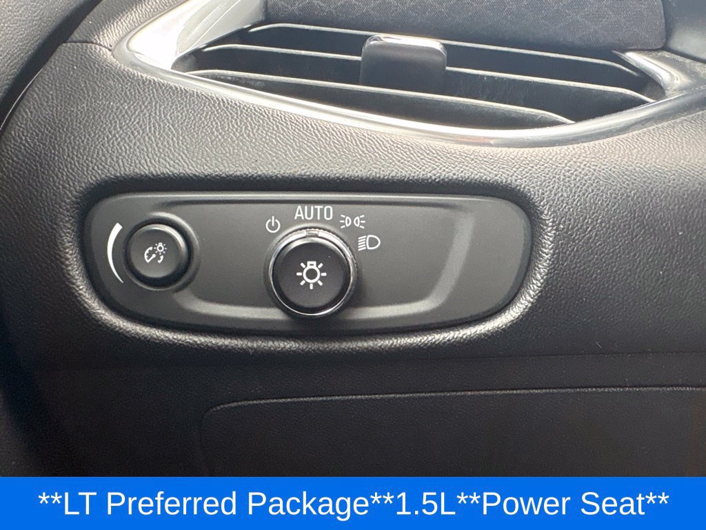 Used 2017 Chevrolet Malibu LT FWD image 13
