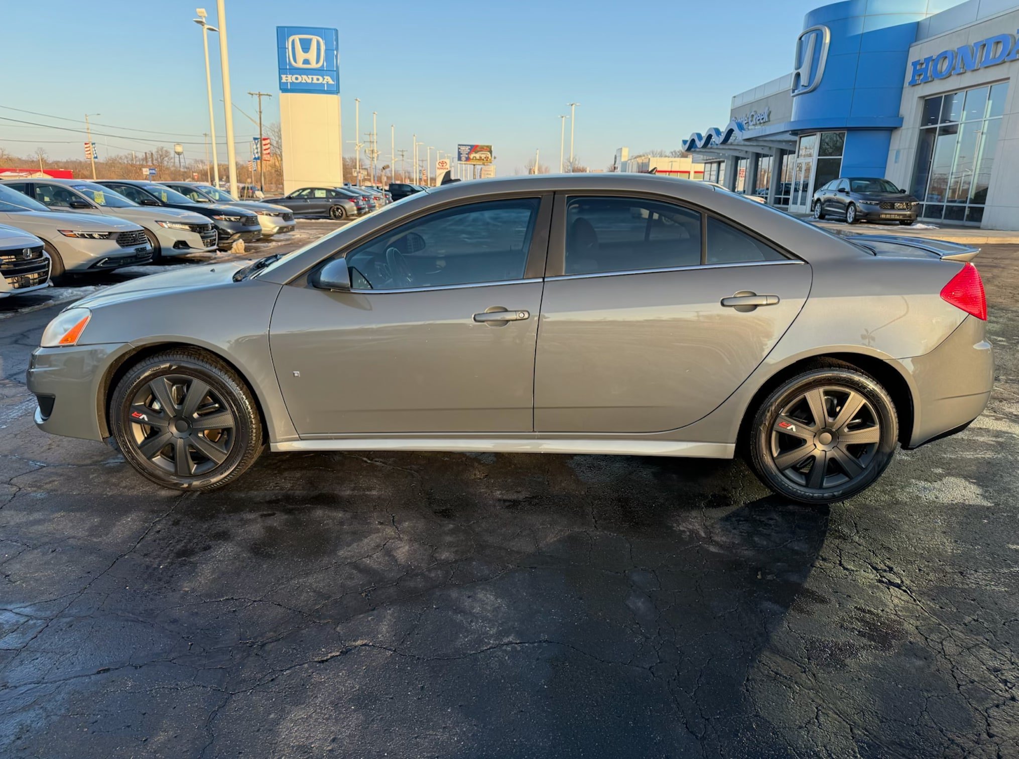 Used 2009 Pontiac G6 Sedan w/ Sport Package 1