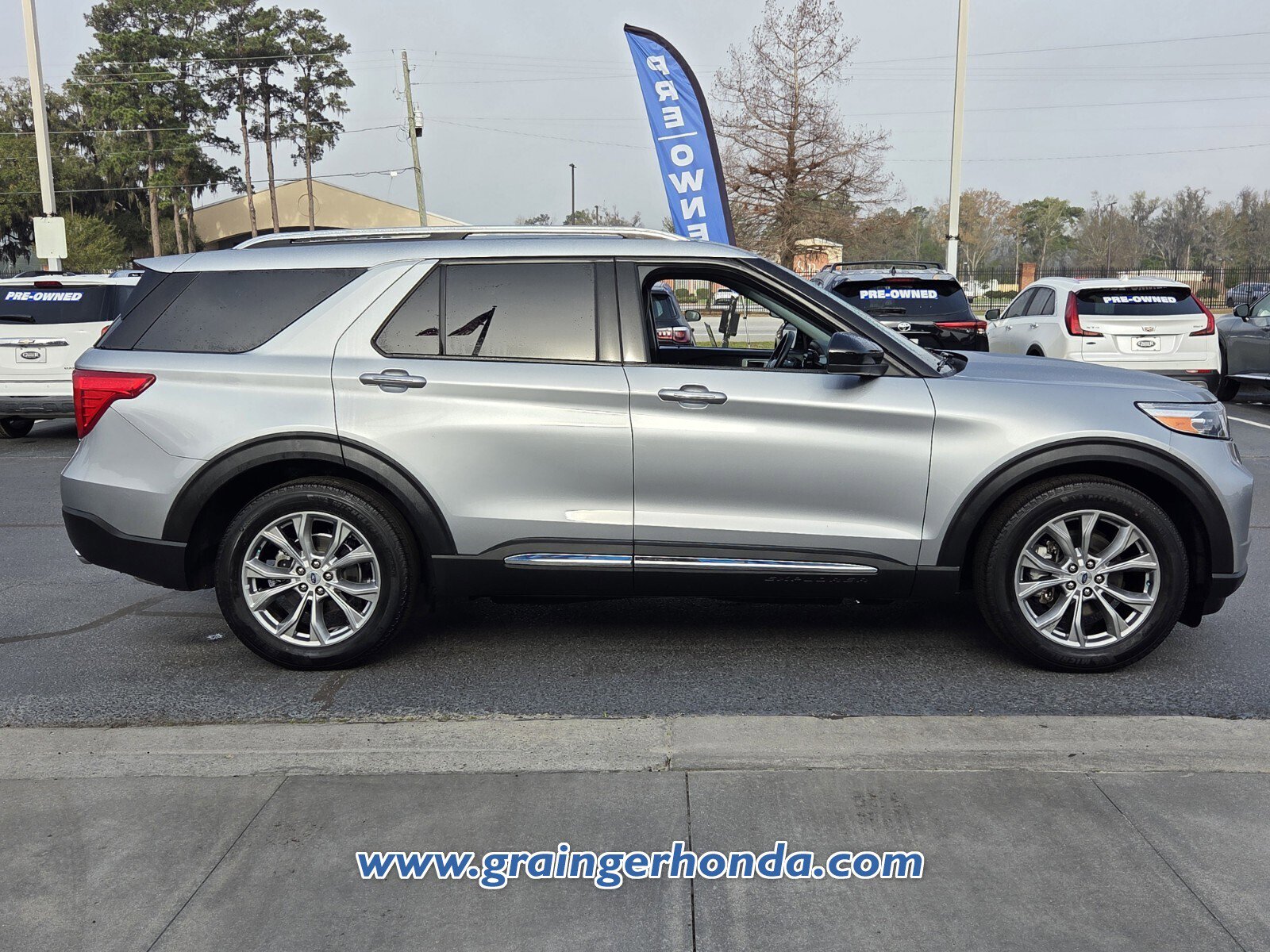 Used 2023 Ford Explorer Limited image 4