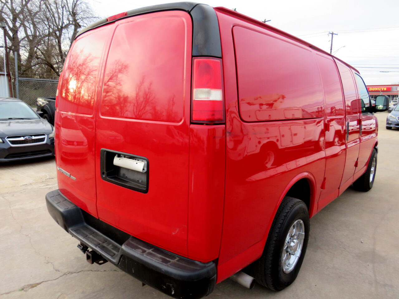 Used 2009 Chevrolet Express 2500 image 4
