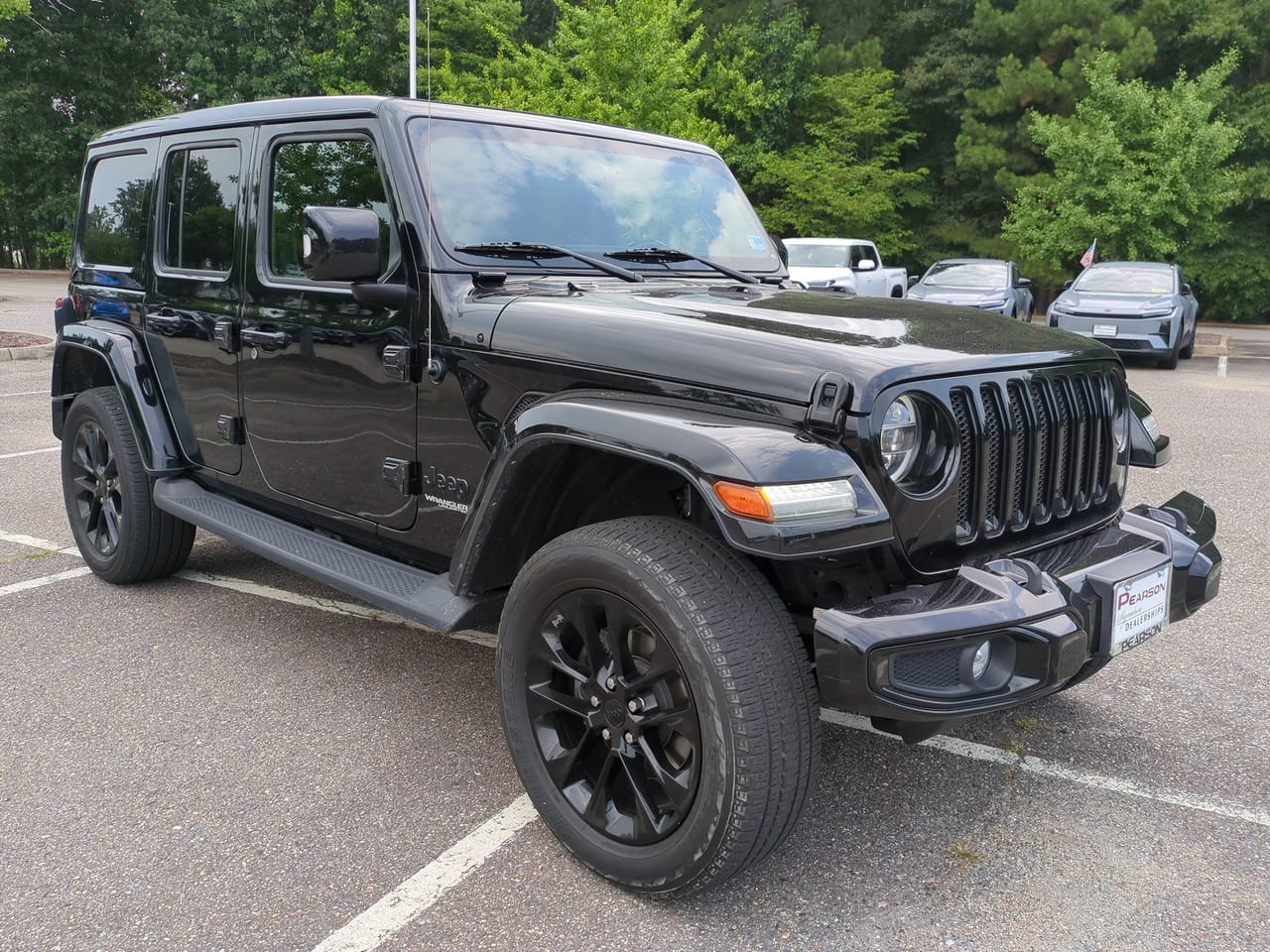 Used 2022 Jeep Wrangler Unlimited Sahara AWD/4WD image 2