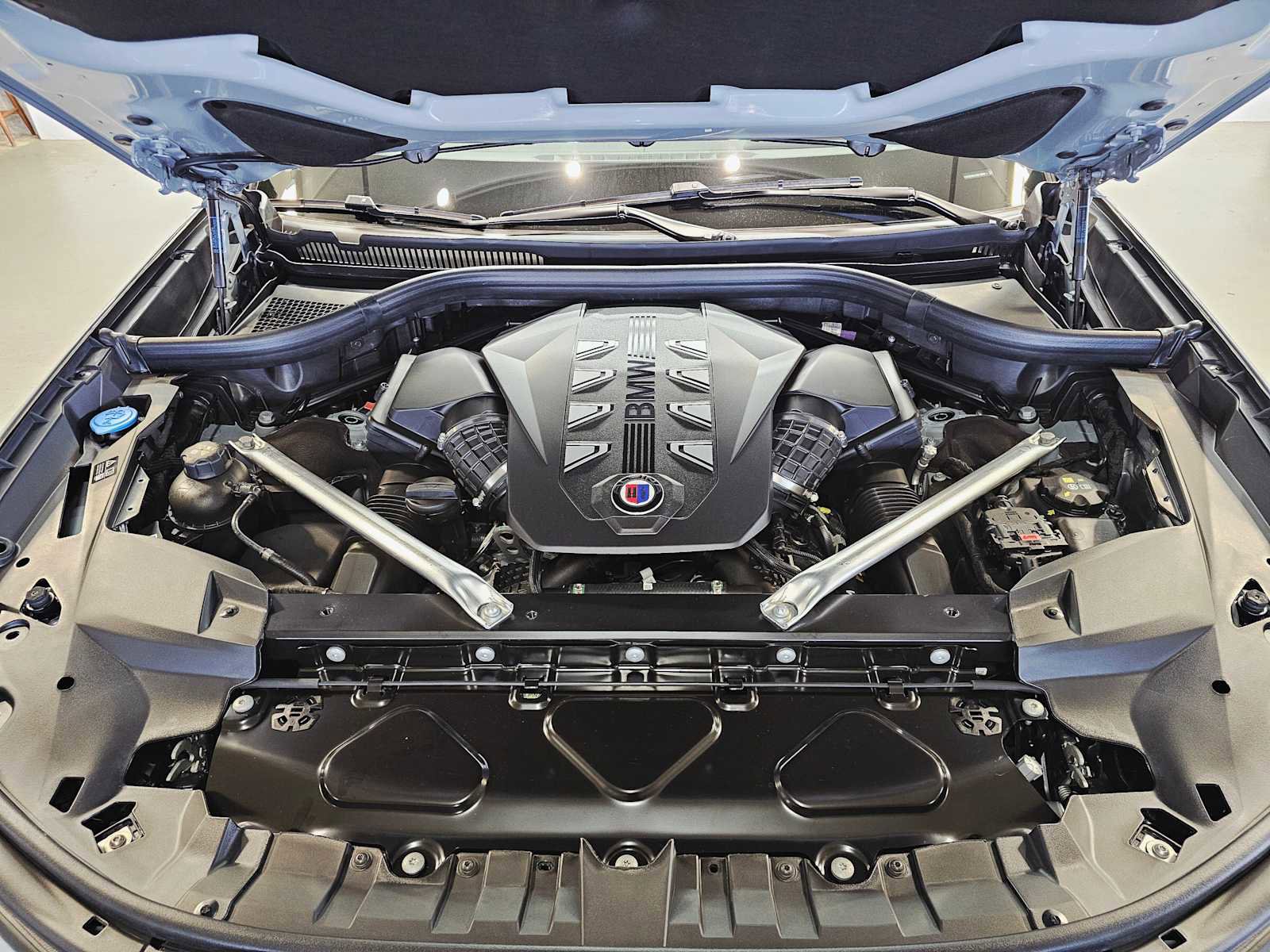 New 2026 BMW ALPINA XB7 image 9