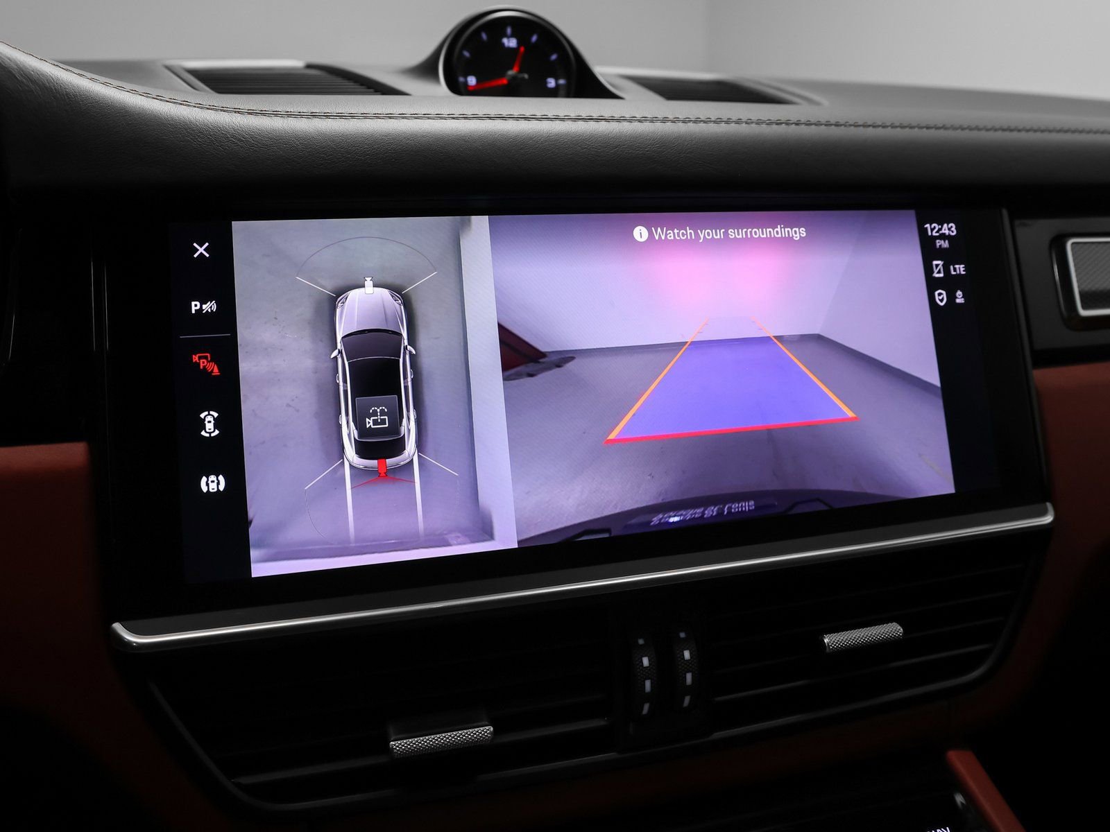 Used 2022 Porsche Cayenne Platinum Edition image 38