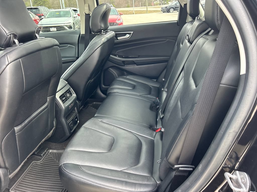 Used 2019 Ford Edge Titanium w/ Equipment Group 301A AWD/4WD image 40