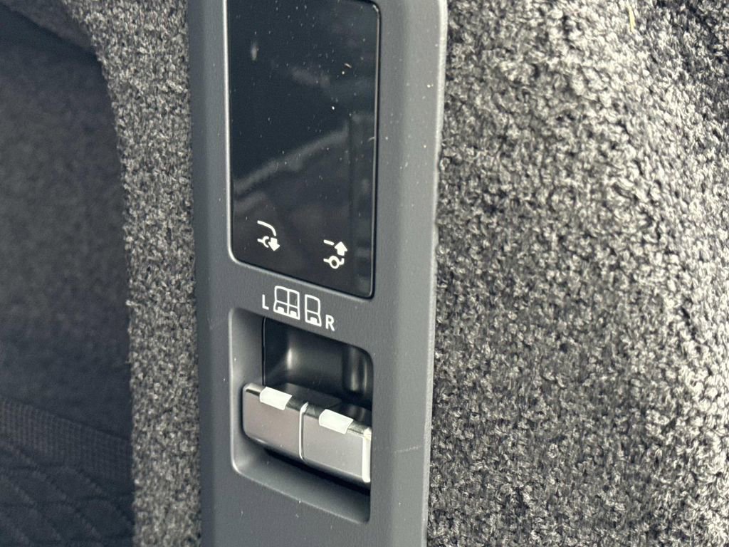 New 2026 Land Rover Range Rover SE image 6