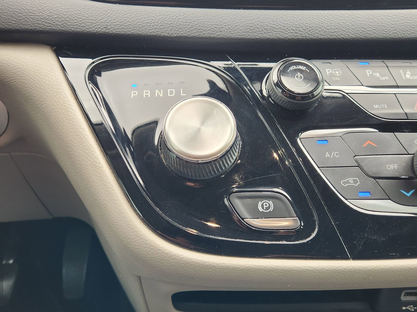 Used 2020 Chrysler Pacifica Touring-L Plus image 23