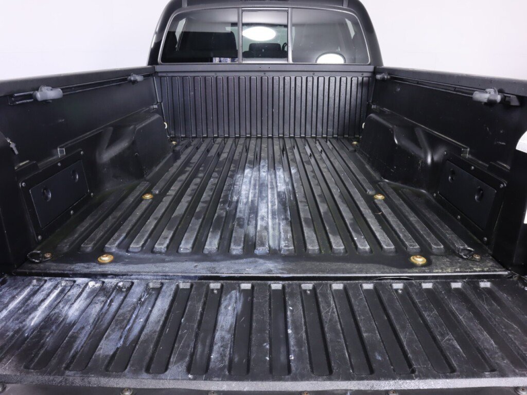 Used 2016 Toyota Tacoma SR5 w/ SR5 Appearance Package (SN) image 32