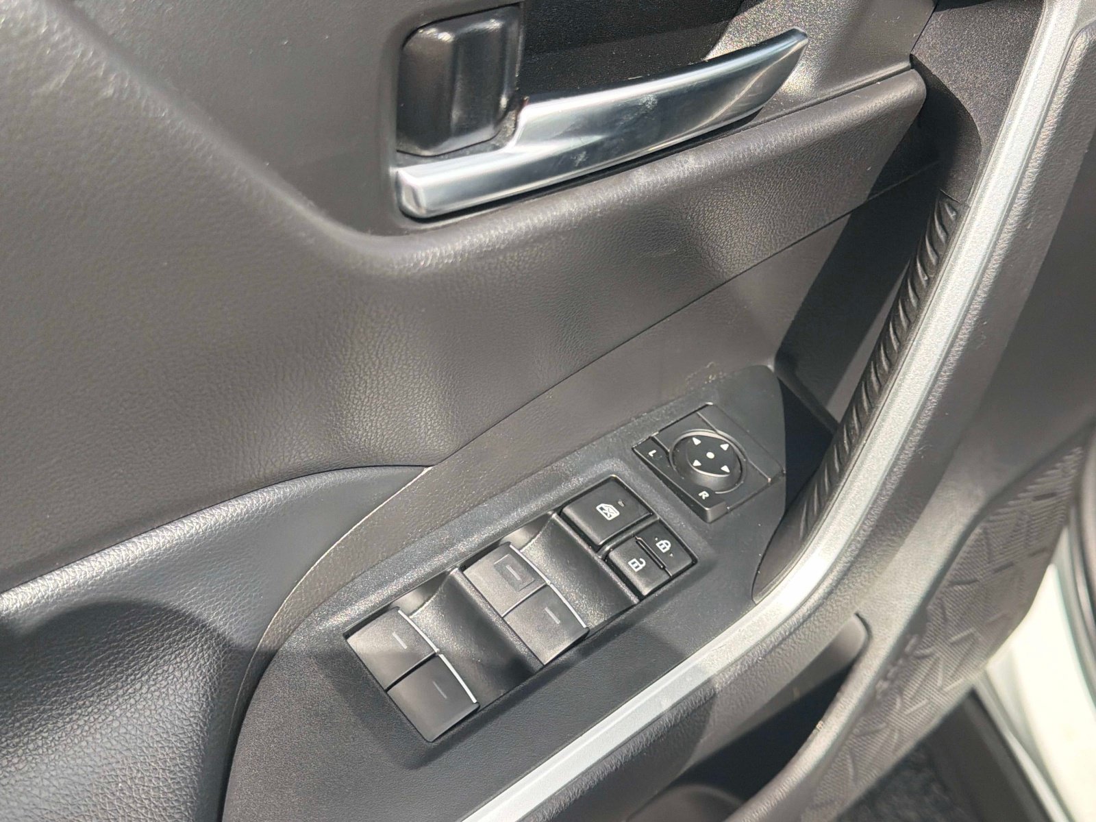 Used 2023 Toyota RAV4 XLE Premium FWD image 16