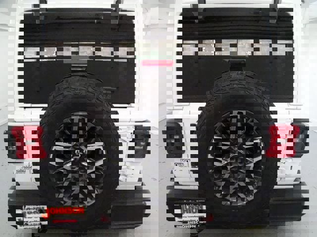 Certified 2025 Jeep Wrangler Sahara image 19