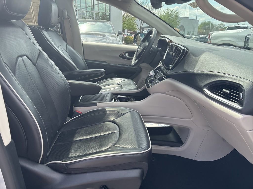 Used 2023 Chrysler Pacifica Limited image 51