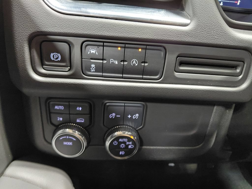 Used 2024 GMC Yukon SLE AWD/4WD image 35