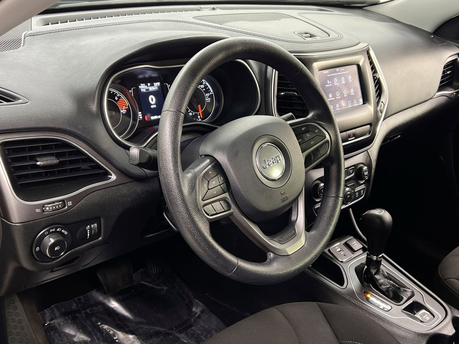 Used 2019 Jeep Cherokee Latitude w/ Popular Appearance Group image 7