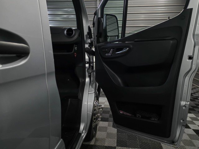 Used 2022 Mercedes-Benz Sprinter 3500 image 31