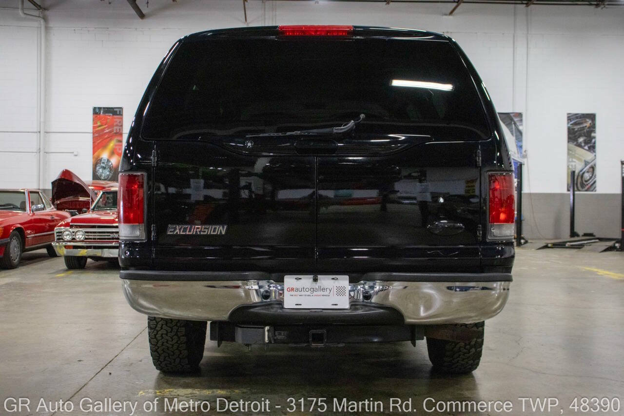 Used 2005 Ford Excursion XLT AWD/4WD image 19