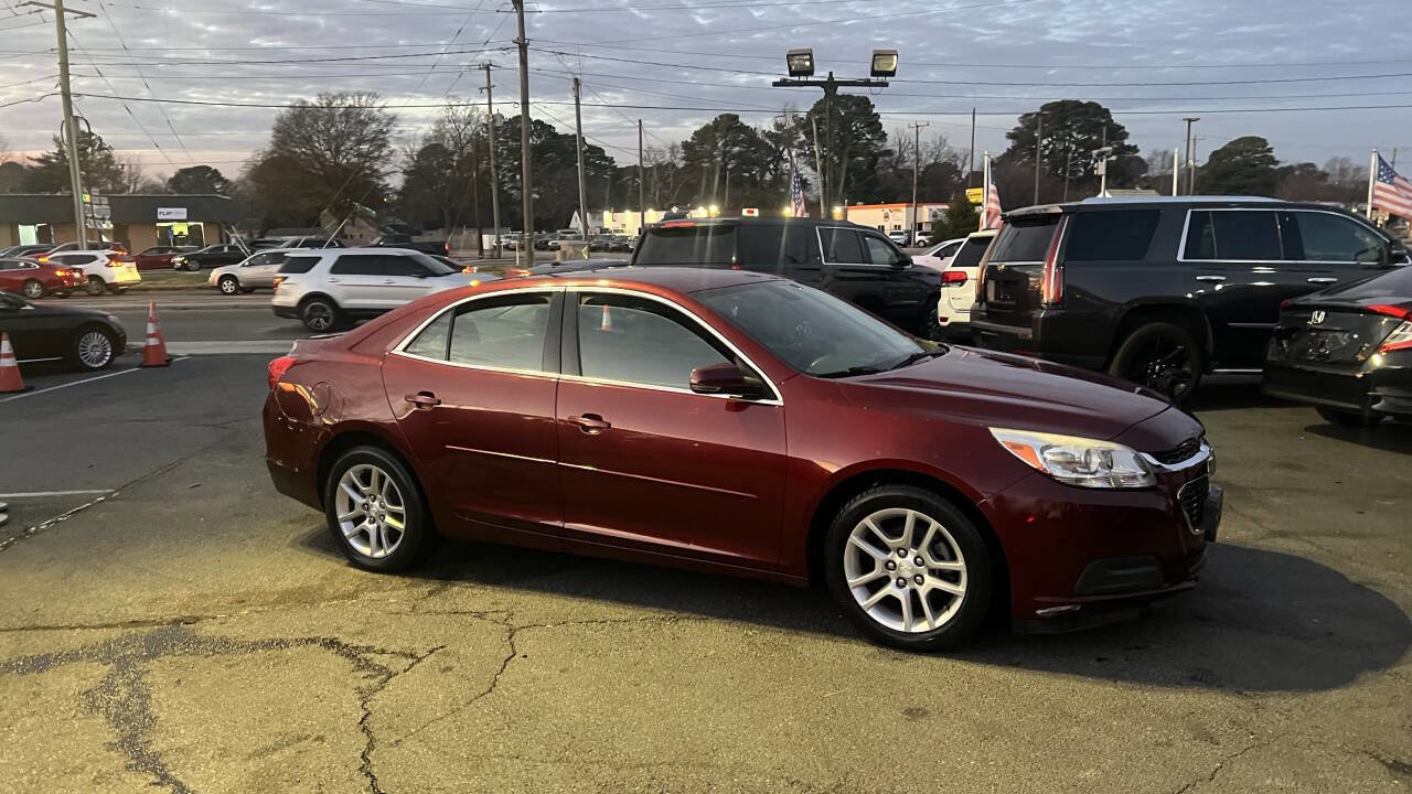 Used 2016 Chevrolet Malibu LT w/ Power Convenience Package image 3