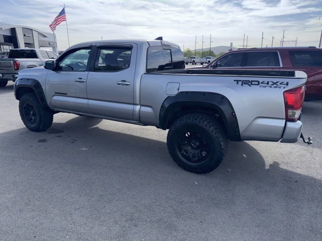 Used 2017 Toyota Tacoma TRD Sport AWD/4WD image 4