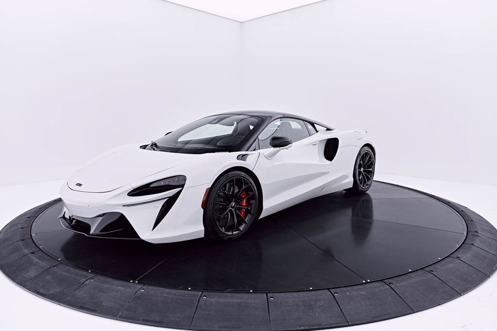 Used 2024 McLaren Artura RWD image 12