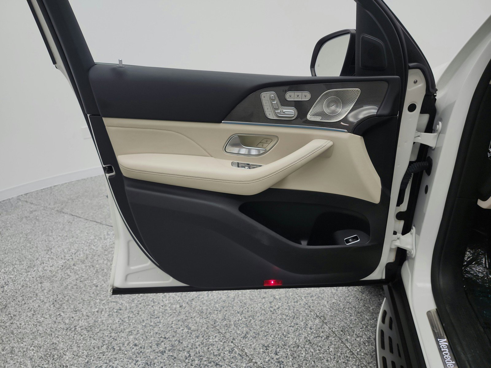 Used 2021 Mercedes-Benz GLS 580 4MATIC image 14