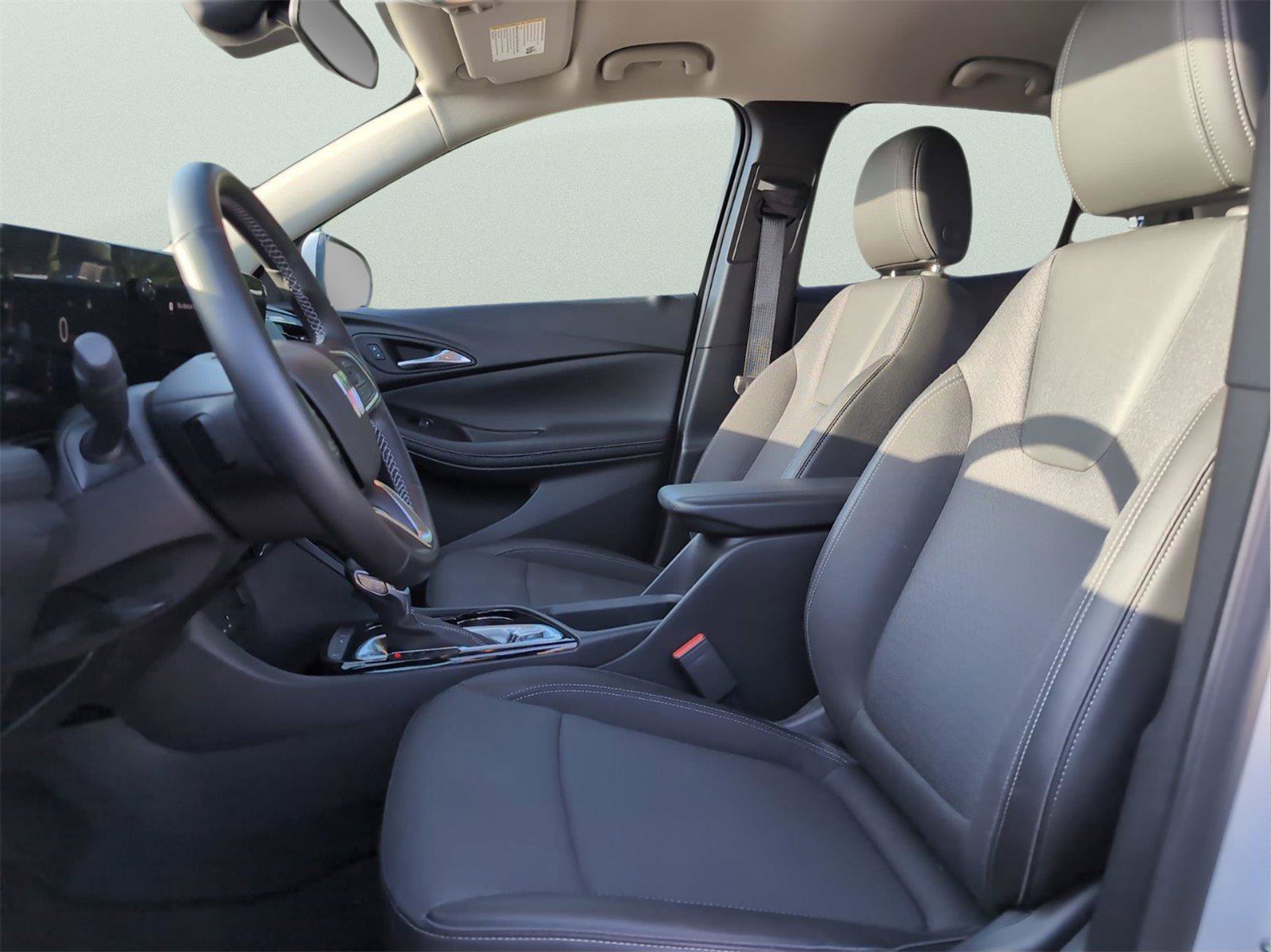 Used 2025 Buick Encore GX Preferred image 13