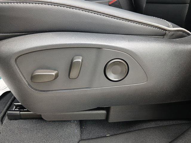 New 2025 Chevrolet Silverado EV LT image 30