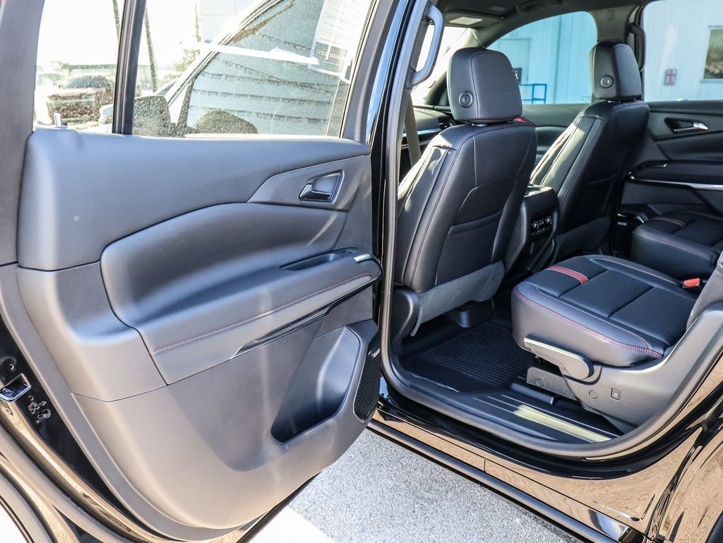 New 2026 Chevrolet Traverse RS w/ LPO, Floor Liner Package FWD image 48
