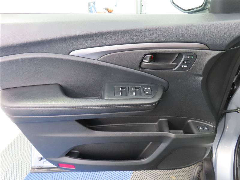 Used 2023 Honda Passport EX-L image 16