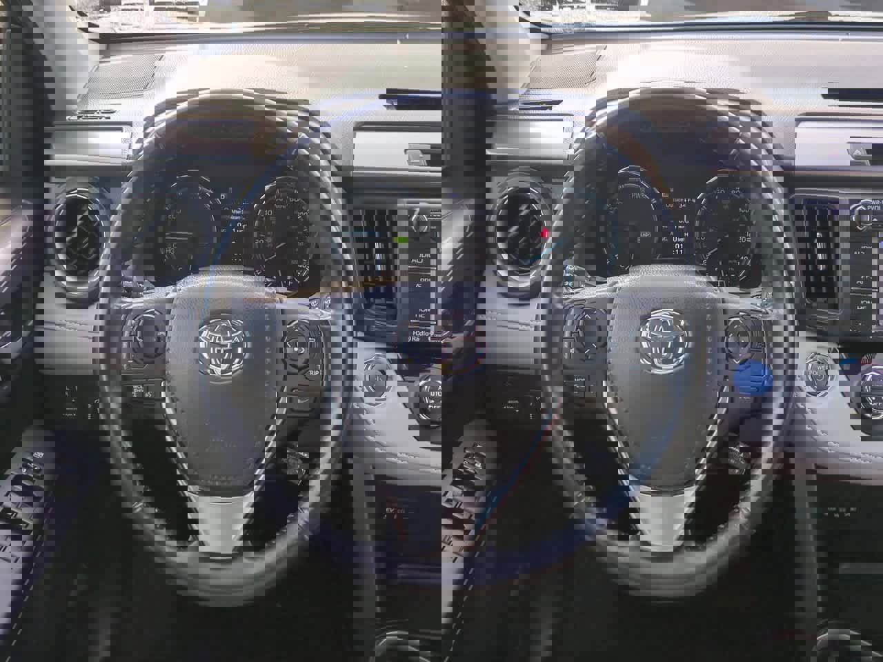 Used 2018 Toyota RAV4 XLE image 23