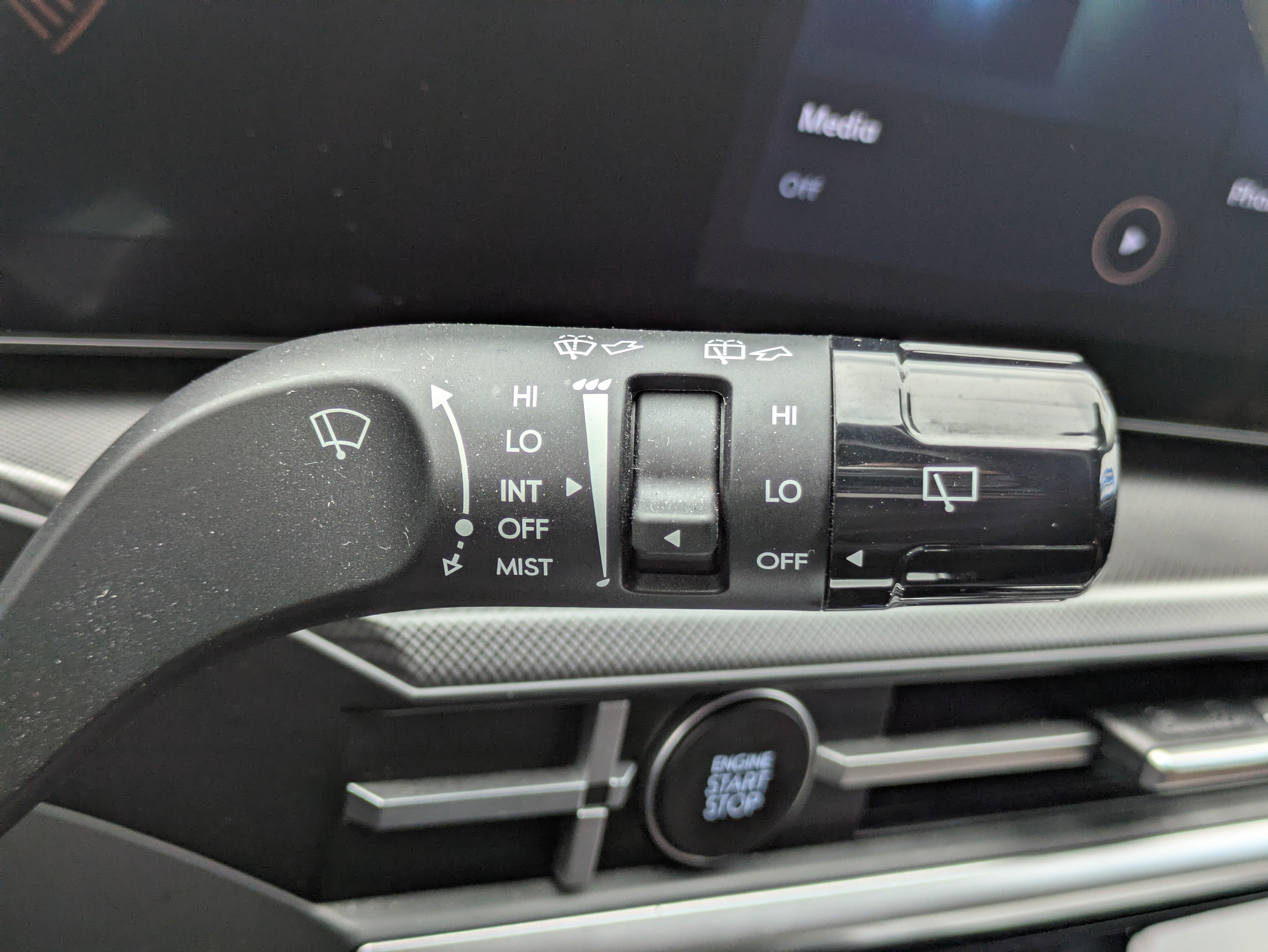 Used 2025 Hyundai Santa Fe SE FWD image 20