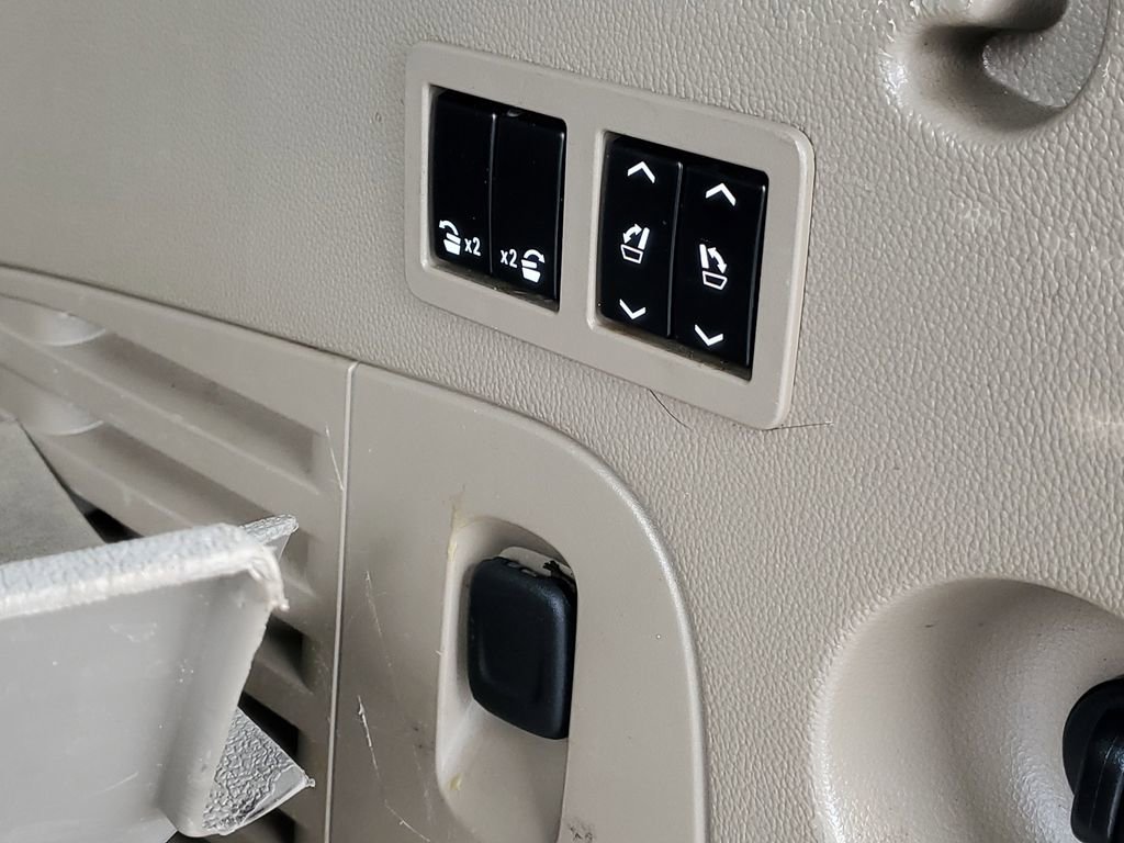 Used 2016 Chevrolet Suburban LTZ image 8