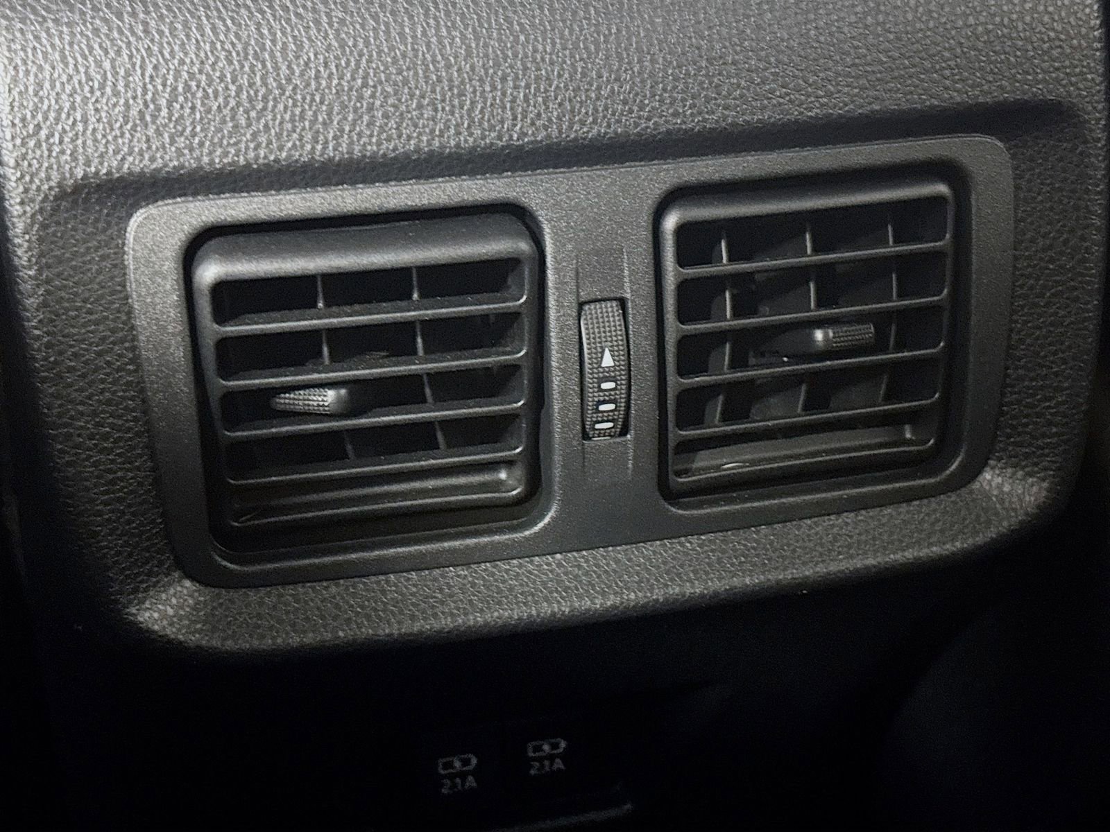 Used 2021 Toyota Venza LE AWD/4WD image 23