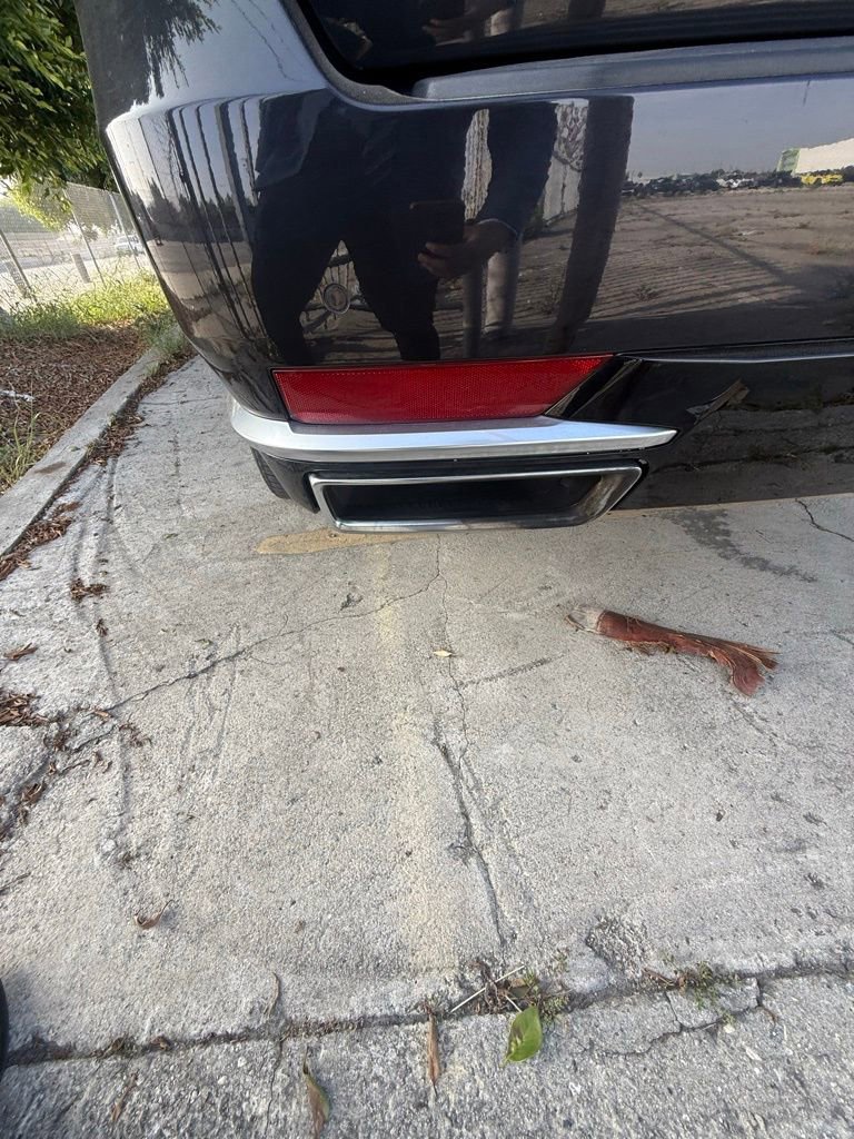 Used 2023 Cadillac Escalade Premium Luxury w/ Performance Package image 15