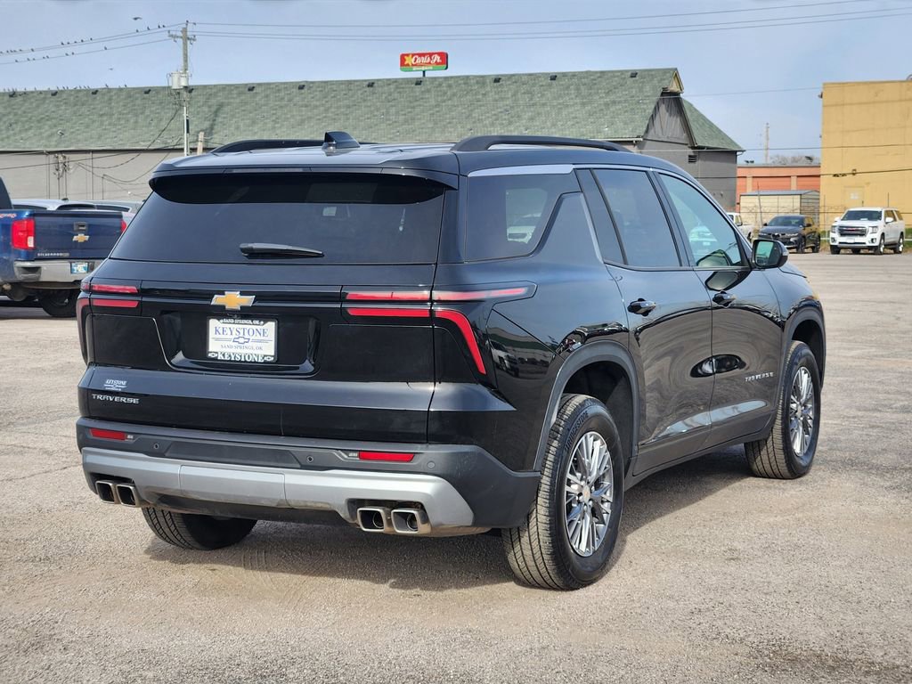 Used 2025 Chevrolet Traverse LT image 5