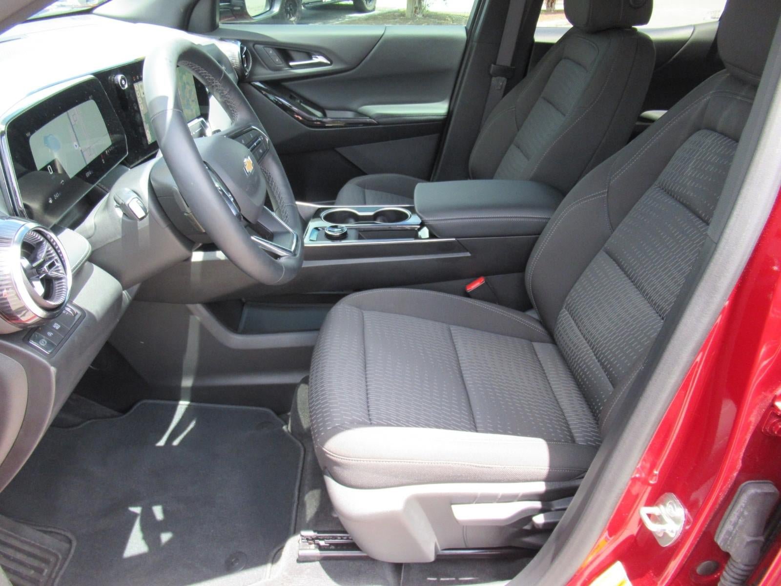 Used 2026 Chevrolet Equinox LT FWD image 16