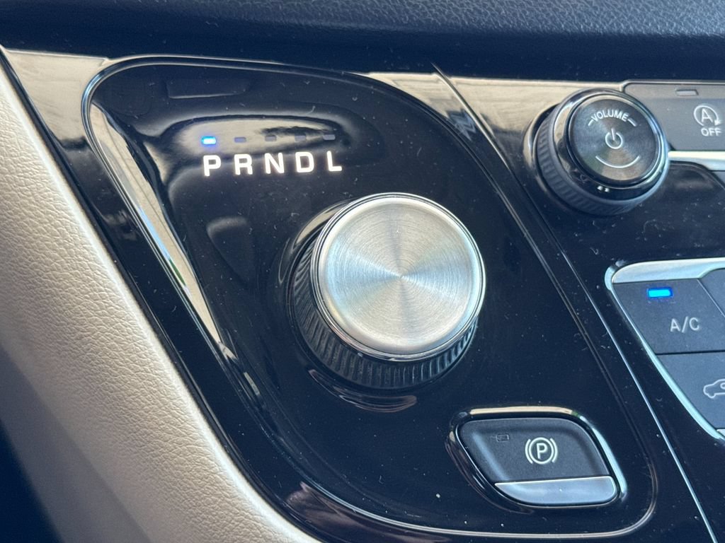 Used 2018 Chrysler Pacifica Touring-L Plus FWD image 25