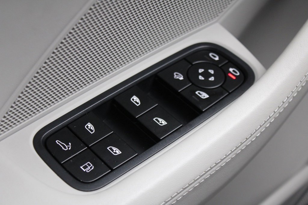 Used 2023 Porsche Panamera 4 image 19