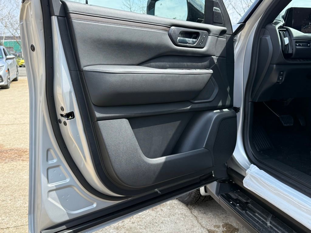 New 2026 Nissan Armada SL w/ Captain's Chari Seat Package image 25