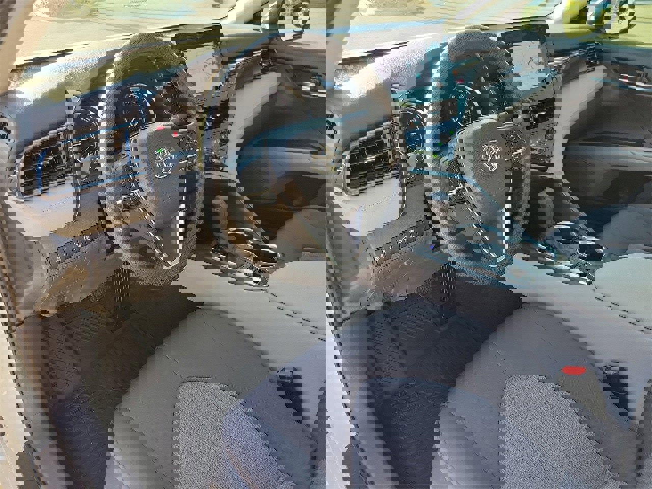 Used 2021 Toyota Camry LE image 15