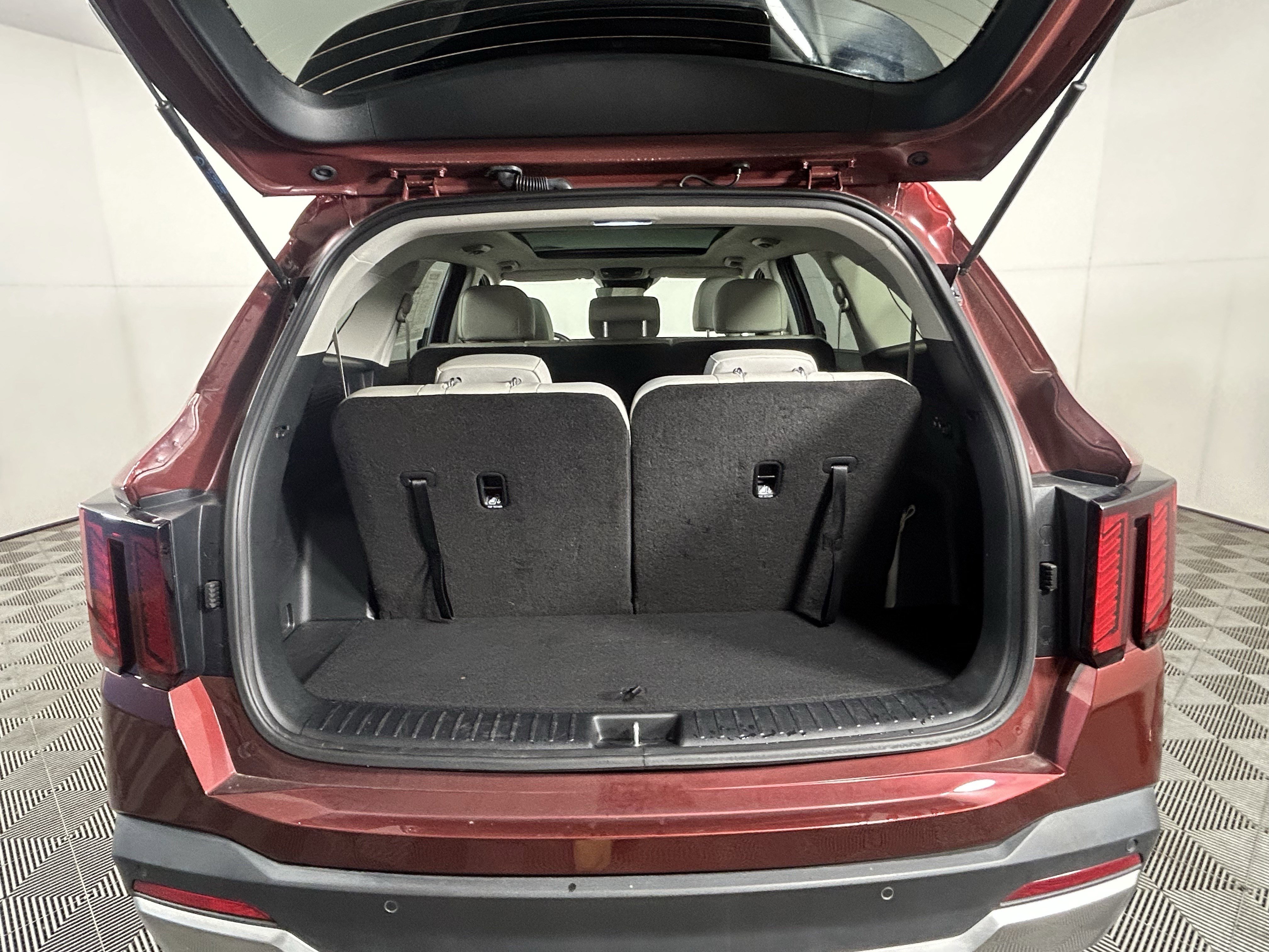 Used 2025 Kia Sorento S w/ Panoramic Sunroof Package image 19