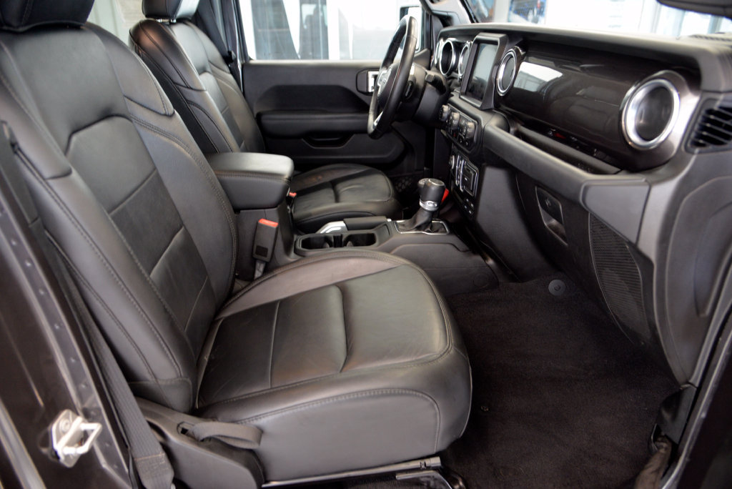 Used 2019 Jeep Wrangler Unlimited Sahara AWD/4WD image 30